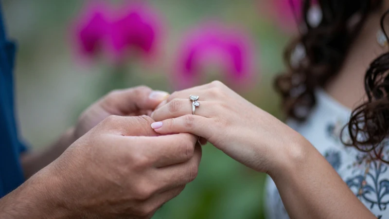 Anillos intercambian amor con fondo suave
