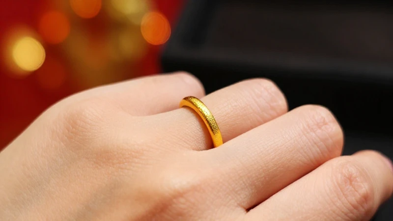 Anillo dorado brilla con elegancia lujosa