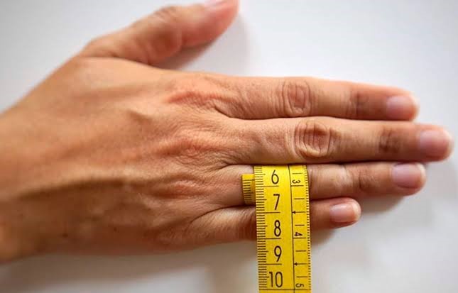 Anillos para Mujer: Guía sobre cuántos usar y en qué dedos 1 anillos para mujer guia sobre cuantos usar y en que dedos