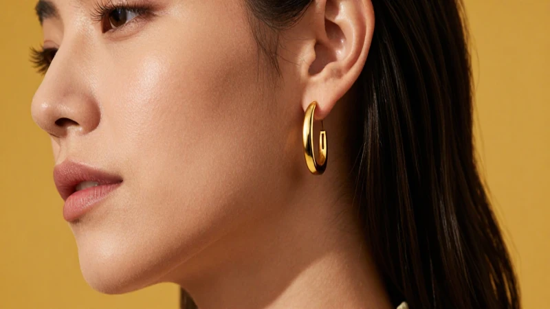 Elegantes aretes dorados capturan la belleza moderna