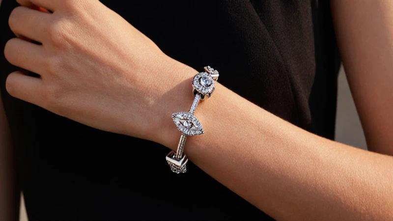 Brazalete Pandora brilla con elegancia moderna