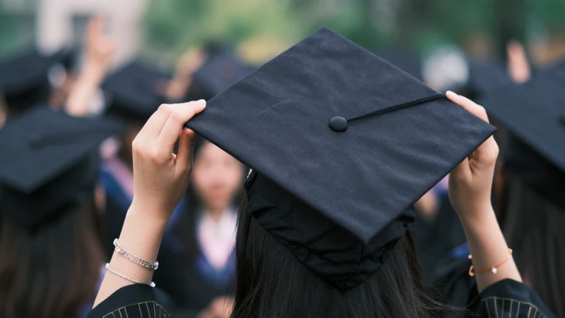 Ideas únicas para frases significativas en pulseras: cuáles 5 Imagen moderna y brillante de graduación profesional