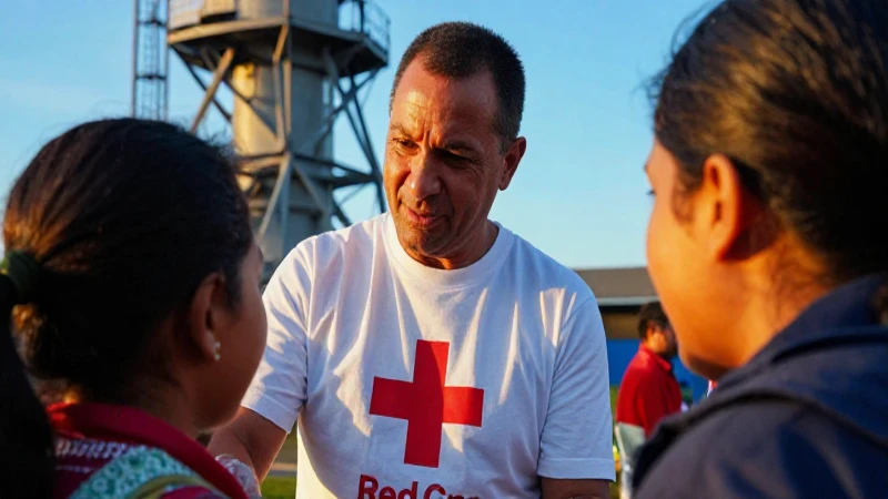 Voluntario ayuda a vecino en primer plano