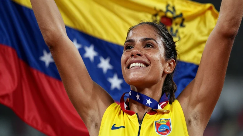 Atleta venezolano celebra con medalla dorada