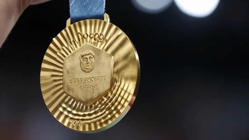 Cuánto oro se utiliza para hacer las medallas olímpicas 3 Medalla dorada olímpica, luz dramática y detalles brillantes