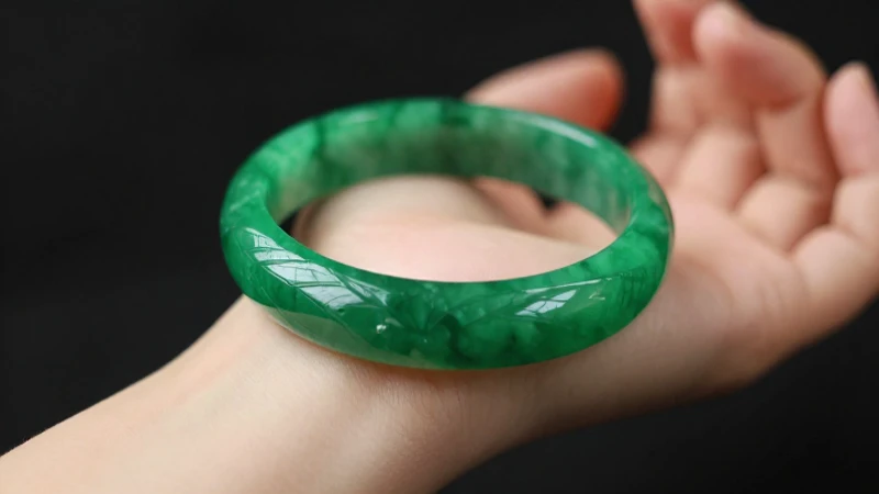 Pulsera esmeralda: lujo y elegancia cinematográfica