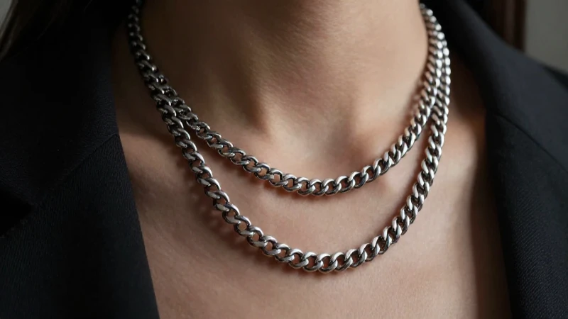 Cadenas elegantes en fotografía glamurosa y profesional