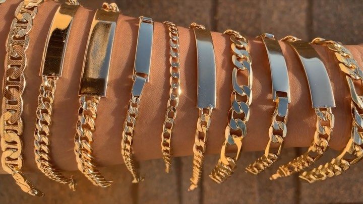 Esclavas de oro personalizadas: elegancia para hombres