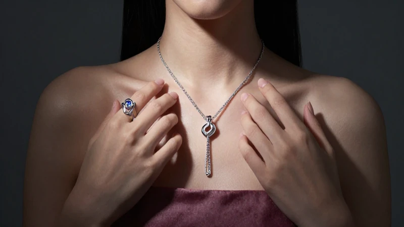 Cómo seleccionar las joyas de plata más adecuadas para ti 5 Joyas plateadas: elegancia y lujo capturados