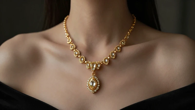 Joyería dorada, lujo y elegancia profesional