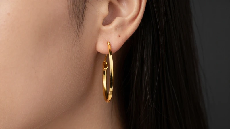 Aretes de oro: Descubre los mejores diseños en Detectando.com 7 Aro de oro resaltado con luz cinematográfica