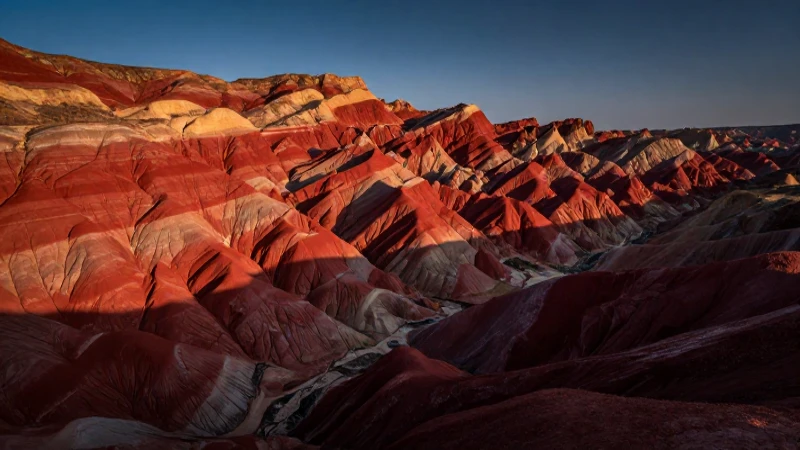 Paisaje minero rojo y cinematográfico