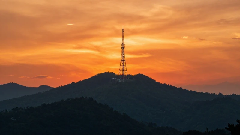 Atardecer vibrante con torre en paisaje montañoso