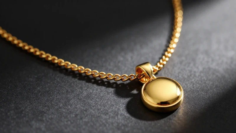 Joyería dorada resalta elegancia y lujo