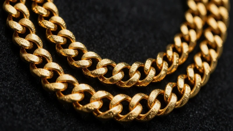 Cadenas doradas cubanas lujosas y detalladas