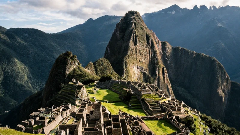 Machu Picchu al amanecer: postal cinematográfica e impactante