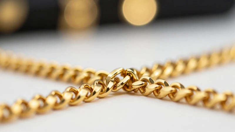 Cadena dorada: lujo y elegancia en detalle