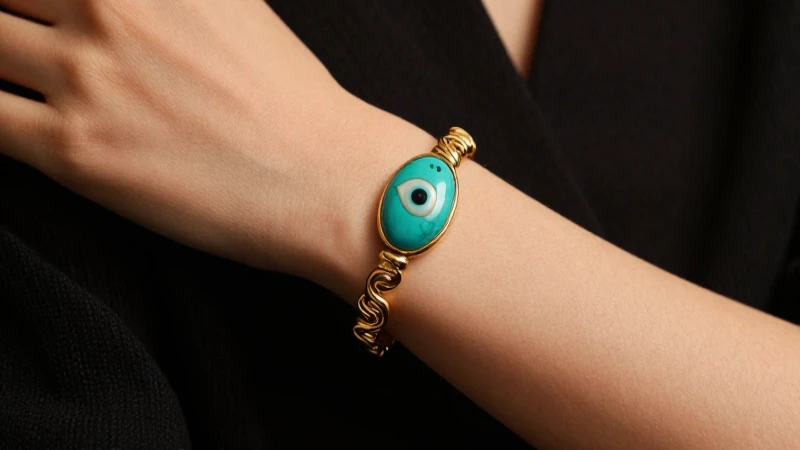 Pulsera de Ojo Turco: Protección y Buena Suerte en Tu Estilo 5 Pulsera turquesa con detalles dorados y elegantes