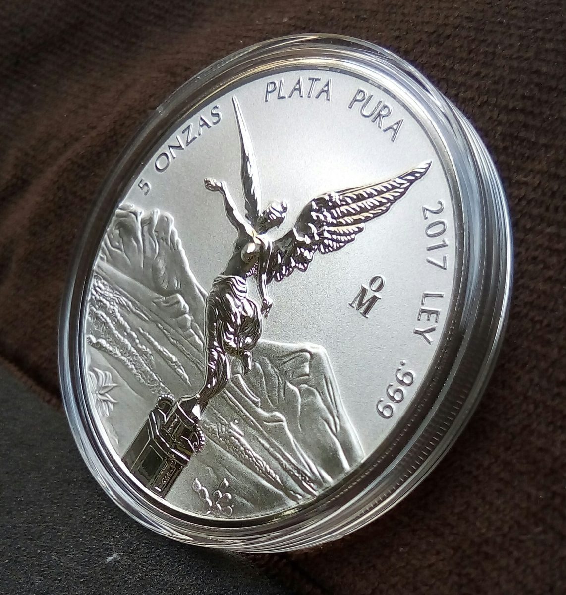 Revitaliza el brillo de tus monedas de plata con técnicas profesionales: disfruta de una limpieza impecable