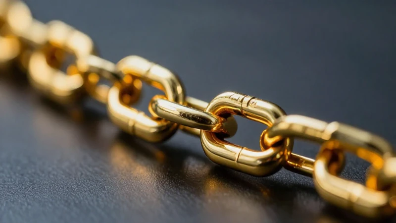 Cadenas doradas complejas resplandecen en primer plano