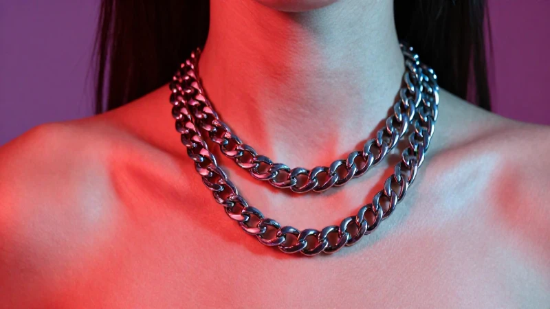 Cuáles son las 5 tendencias más calientes en collares de capas 3 Collares llamativos resaltan estilo moderno y vibrante