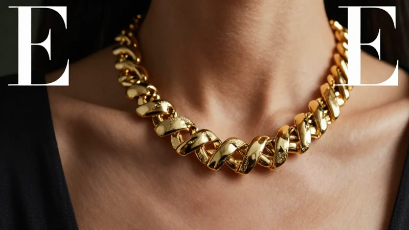Collar dorado elegante y lujoso resalta